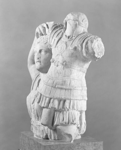 statue, image 9/13