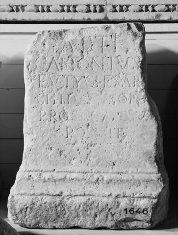 autel  ; inscription