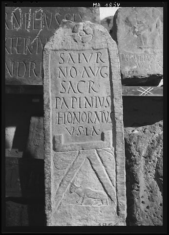 Stèle votive à Saturne