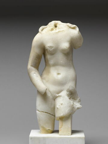 statuette, image 2/4