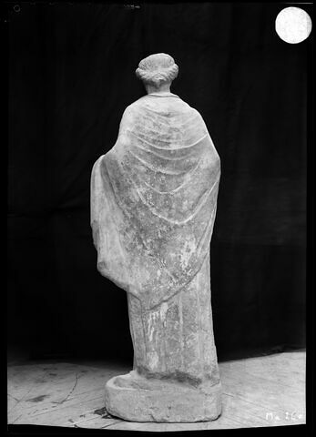 statue