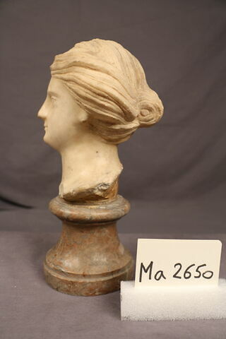 statuette