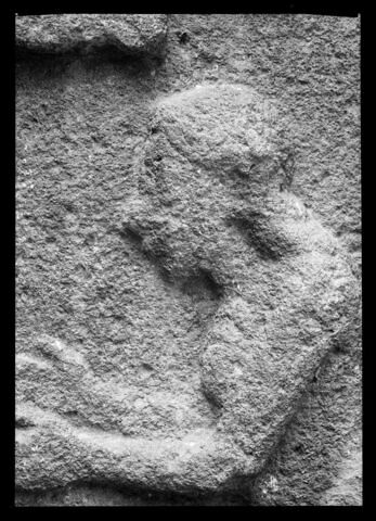 Frise architrave du temple d'Athena à Assos, combat d'Héraclès et Triton, image 5/5