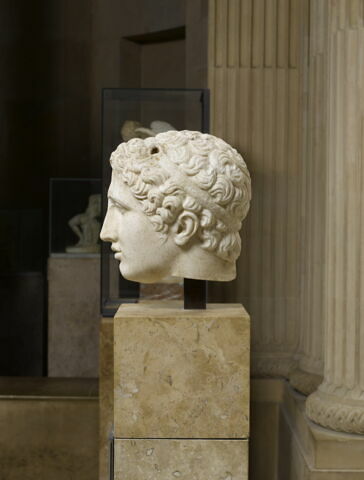 statue, image 4/10
