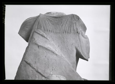 statue, image 12/17