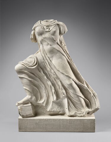 statue