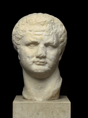 statue