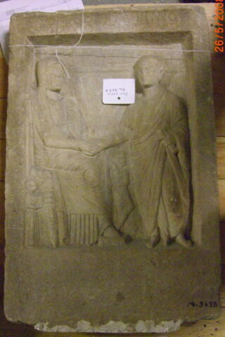 stèle funéraire, image 2/3