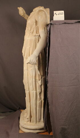 statue, image 2/8