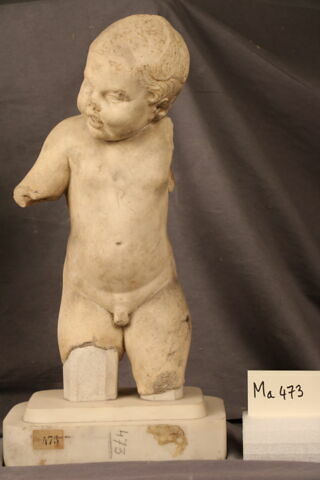 statue