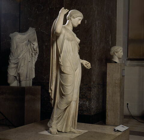 Aphrodite du type de la Venus Genitrix, image 3/27