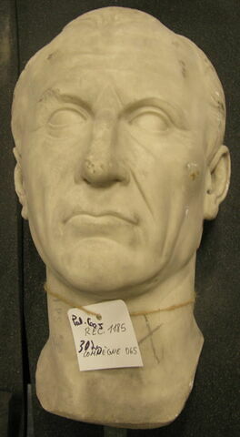 statue