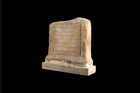 stèle ; inscription, image 2/3