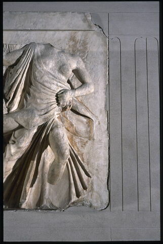 Dixième métope sud du Parthénon, centaure et femme lapithe, image 11/13