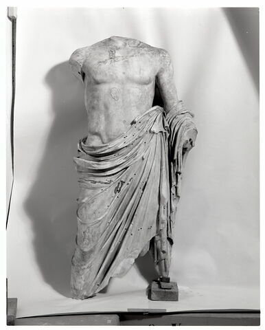 statue