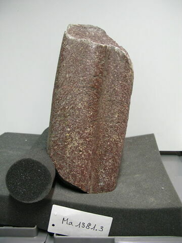 statue