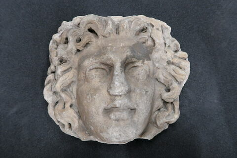 Décor d'un visage féminin de face