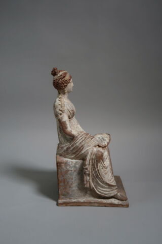 Femme assise à l'éventail, image 3/5