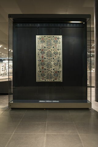 Tissu à décor de pivoines et de volubilis, image 2/6