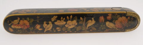 Plumier à décor floral dédié à Amin Sultan, image 11/20