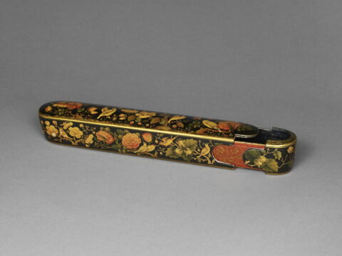Plumier à décor floral dédié à Amin Sultan, image 16/20