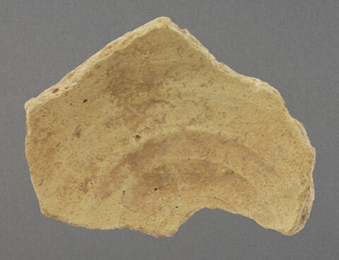 Fragment de fond avec amorce de paroi