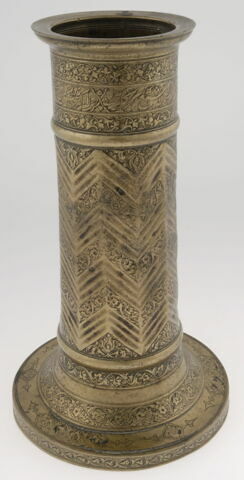 Flambeau à décor de chevrons (Chamdân), image 4/9