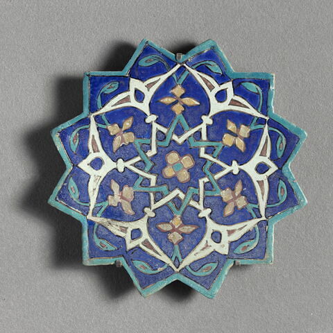 Etoile aux fleurons et aux deux étoiles imbriquées à six pointes