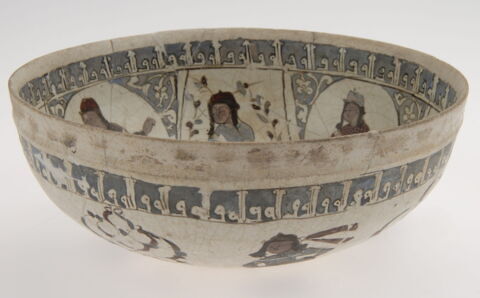 Coupe à décor de personnages, image 5/17