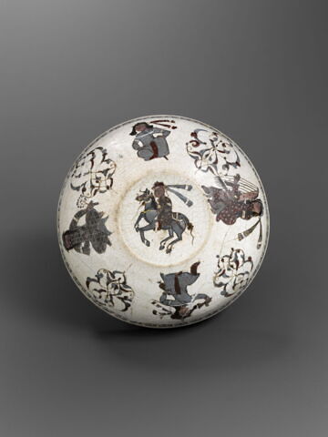 Coupe à décor de personnages, image 2/17