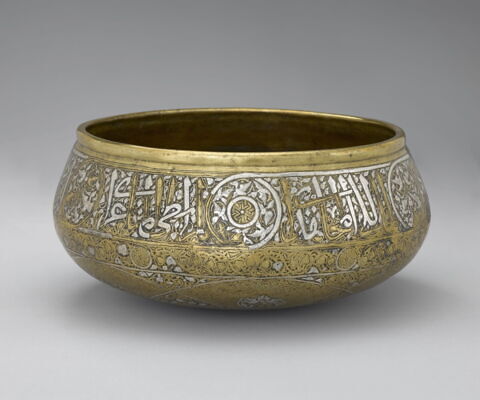 Bol (tâsa) à décor épigraphique