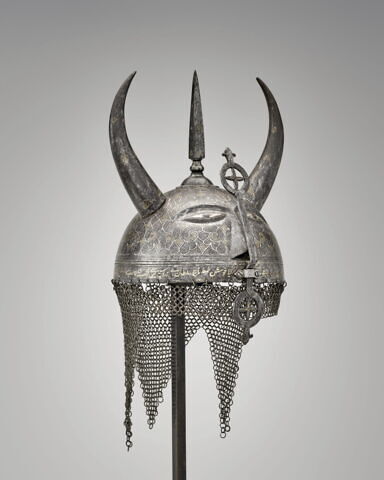 Casque à cornes, camail et nasal