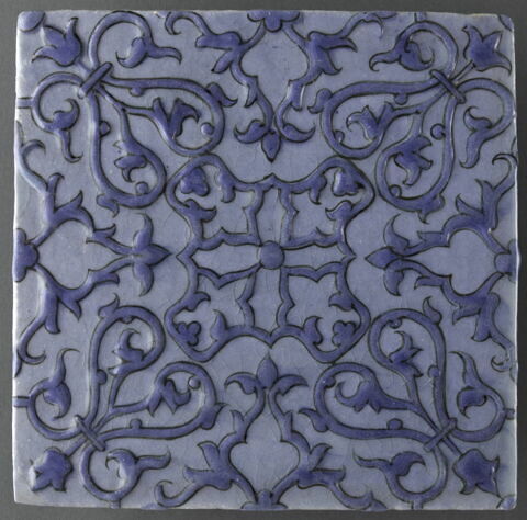 Carreau aux motifs cruciformes