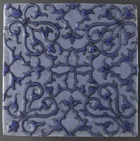 Carreau aux motifs cruciformes