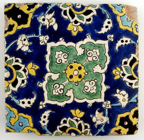 Carreau de revêtement aux motifs cruciformes