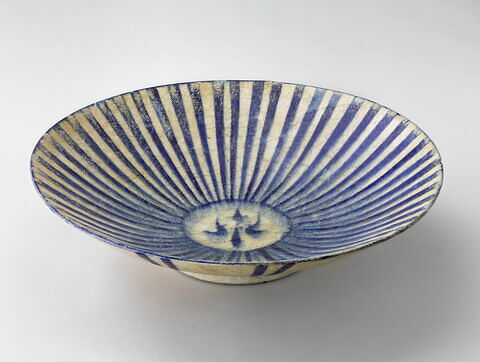 Coupe à décor rayonnant, image 2/10