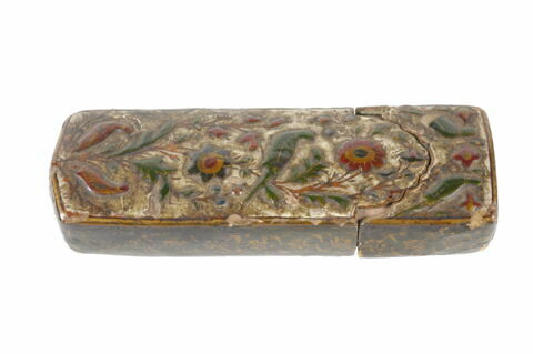 Etui à décor floral en relief, image 12/13