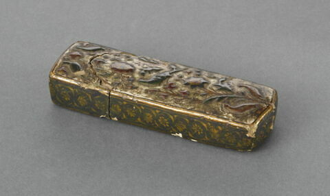 Etui à décor floral en relief, image 7/13