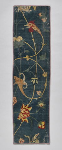 Quatre fragments de tapis à décor de grotesques ou waq-waq, image 3/4