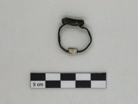 bague à chaton rectangulaire