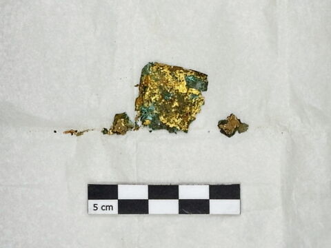 plaquette  ; équipement du défunt