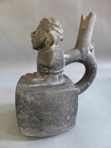 vase, image 3/3