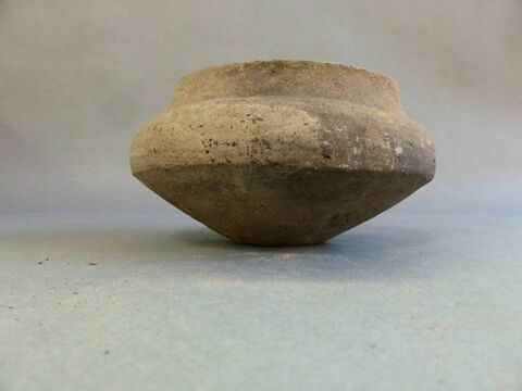 vase à étrier, image 2/2