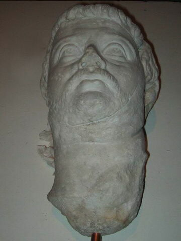 statue