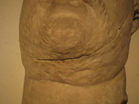 statue, image 2/2