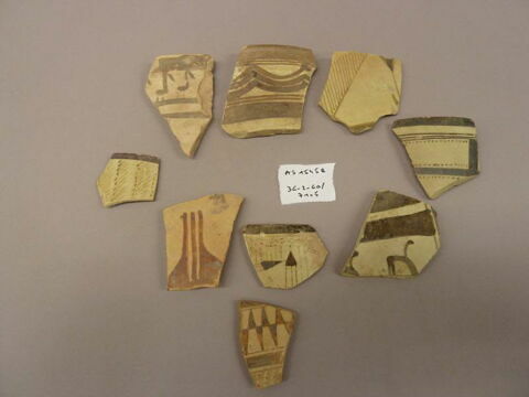 vase ; fragment, image 2/2