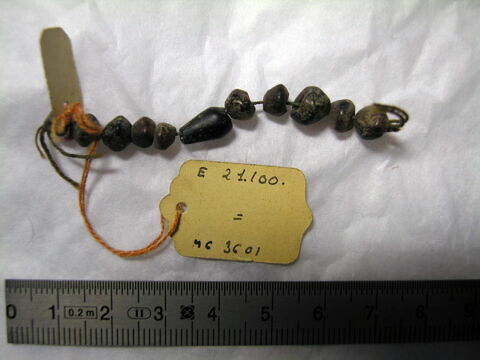 perles ; perle irrégulière