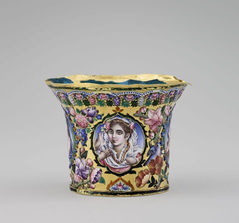 Haut de qalyan à décor de nus, image 3/4