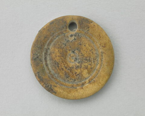médaillon ; pendentif ; amulette