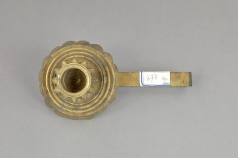 Porte-bougie en métal doré, image 2/2